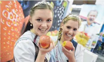  ?? FOTO: FELIX KÄSTLE ?? Die Apfelprinz­essinnen Michaela Herz (links) und Ines Klotz.