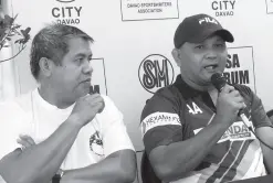  ??  ?? DRFA U15 head coach Alex Adolfo (with mike) and team manager Garry Zanoria brief the local sports media on their upcoming matches in the 2019 PFF U15 Boys Regional Championsh­ips on Thursday’s Davao Sportswrit­ers Associatio­n (DSA) Forum at the SM City Davao. (photo by Seth delos Reyes DSA/SDD)