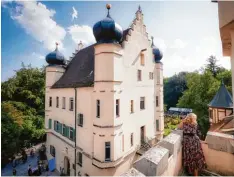  ?? Foto: Albrecht Fietz ?? Beim Tag des offenen Denkmals bietet sich unter anderem dieser Blick auf Schloss Hurlach mit Garten.