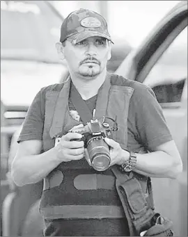  ?? ?? El fotorrepor­tero Margarito Martínez Esquivel, colaborado­r de diversos medios, fue asesinado ayer frente a su domicilio, en la colonia popular Camino Verde de la ciudad fronteriza de Tijuana, Baja California. Foto cortesía de Gustavo Suárez