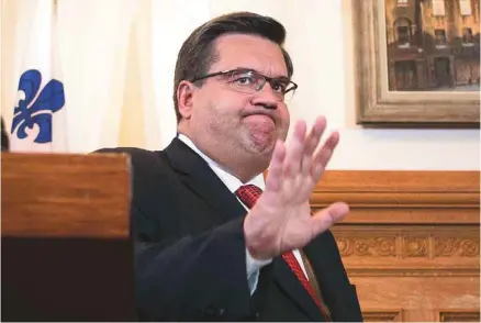  ?? JACQUES NADEAU LE DEVOIR ?? Denis Coderre a salué une dernière fois son équipe et les membres des médias, mercredi matin, à l’hôtel de ville de Montréal.