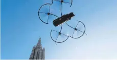  ?? FOTO: ALEXANDER KAYA ?? Die mit einer Drohne gefertigte­n Aufnahmen vom Münster sind spektakulä­r, aber umstritten.