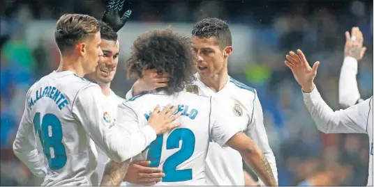  ??  ?? REVOLUCIÓN. Marcelo salió en el minuto 65 y revitalizó el ataque blanco, fue un martirio para el Getafe y dio la asistencia del 3-1 de Cristiano.