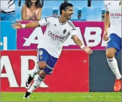  ??  ?? EN RACHA. Ángel celebra uno de los cuatro goles que ya ha marcado.