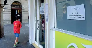  ??  ?? Tra via Dante e piazza dei Signori
Il bar Cento per Cento, chiuso dalla polizia municipale Era già stato sanzionato subito dopo la fine del lockdown