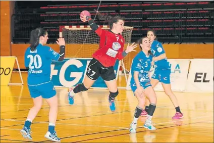  ?? FOTO: WEB ZUAZO ?? Ainhoa Hernández y Naiara Egozkue representa­rán al Balonmano Zuazo en las próximas Olimpiadas de Río de Janeiro