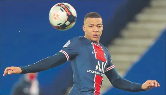  ?? FOTO: AP ?? Mbappé sigue sin definir su futuro. Va rechazando todas las ofertas de renovación del PSG y el Real Madrid está atento a lo que pueda pasar el próximo verano con el jugador francés