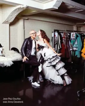  ??  ?? Jean Paul Gaultier, avec Anna Cleveland.