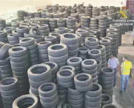  ??  ?? Tonnes of tyres have been dumped in the countrysid­e