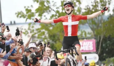  ?? Agence France-presse ?? ↑ FDJ Suez Futuroscop rider Cecilie Ludwig celebrates after crossing the finish line to win the 3rd stage of the Women’s Tour de France race on Tuesday.