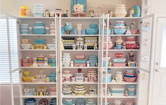  ?? MEGAN TELFER ?? Megan Telfer has more than 300 pieces of vintage Pyrex at her Texas home. Her interest was piqued when her grandmothe­r gave her mother a Pyrex mixing bowl.