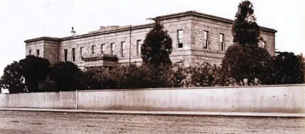  ?? ?? The first Geelong hospital, known as the Geelong Infirmary and Benevolent Asylum, facing north in Ryrie St between Bellerine and Swanston streets.