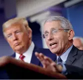  ??  ?? Casa Bianca Anthony Fauci, 79 anni, con Donald Trump, 73