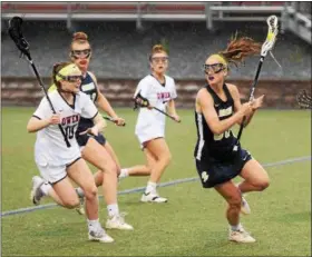  ?? AUSTIN HERTZOG - DIGITAL FIRST MEDIA ?? Spring-Ford’s Mary Pat McKenna, right, gains possession from a draw as Owen J. Roberts’ Charlotte Lasak, left, chases during a District 1-3A playoff game Wednesday.