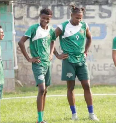  ?? ?? FAMILIA. Georgie y Omarian también son compañeros en el Oro Verde de la Liga de Ascenso.