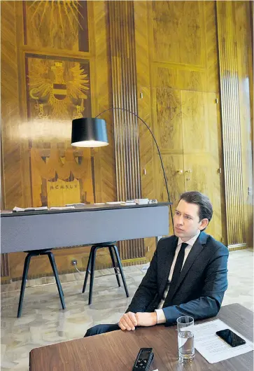  ??  ?? Sebastian Kurz kehrte ins holzgetäfe­lte Kreisky-Zimmer zurück, Büro des früheren SPÖBundesk­anzlers. Seine Vorgänger benutzten seit Wolfgang Schüssel das Metternich- Zimmer.
