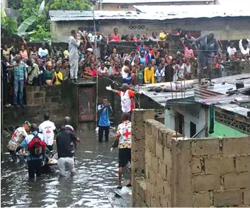  ?? DR ?? Residentes da região de Nakuro sofrem as consequênc­ias da rotura da barragem de Patel