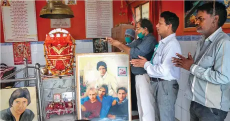  ??  ?? Fans in Bhopal pray for Amitabh Bachchan and family at a temple.