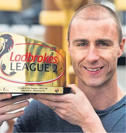  ?? Picture: SNS Group. ?? Sean Dillon with his Ladbrokes League 2 player of the season award yesterday.