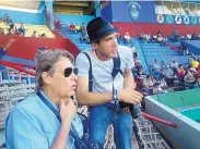  ?? TOM SHARPE/FOR JOURNAL NORTH ?? Reynaldo Cruz Diaz, right, a photojourn­alist for the Holguín, Cuba, weekly ¡Ahora!, and Charles Bennett of Santa Fe watch a Cuban national baseball playoff game between Holguín and Camaguey.