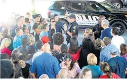  ?? AMY BETH BENNETT/STAFF FILE PHOTO ?? A Coral Spring police officer tells parents waiting at Coral Springs Drive and the Sawgrass Expressway to go to the Marriott hotel to meet up with their kids Feb. 14.