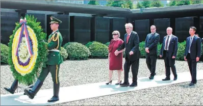  ?? PROVIDED TO CHINA DAILY ?? President Milos Zeman of the Czech Republic visits the Memorial Hall of the Victims in Nanjing Massacre by Japanese Invaders on Tuesday in Nanjing, Jiangsu province, paying tribute and bowing to the victims. Thousands of victims were buried near the memorial.