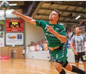  ?? FOTO: RUPPENTHAL ?? Im Heimspiel gegen den TV Emsdetten lief Pascal Noll erstmals im Trikot der HG Saarlouis in einem Punktspiel auf. Der Neuzugang hatte wegen einer gebrochene­n Hand lange gefehlt.