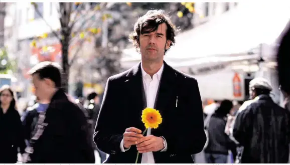  ??  ?? „The Happy Film“, eine Dokumentat­ion mit dem österreich­ischen Designer Stefan Sagmeister, kommt am 5. Jänner in die österreich­ischen Kinos