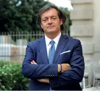  ??  ?? Vertice
Massimo Scaccabaro­zzi, 58 anni, è presidente e amministra­tore delegato di Janssen Italia, la multinazio­nale americana presente nel nostro Paese con vari impianti. È anche presidente di Farmindust­ria