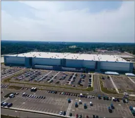  ?? PHOTO COURTESY OF AMAZON ?? Amazon’s new 823,000-square-foot robotics fulfillmen­t center in Pontiac opened a couple weeks ago.