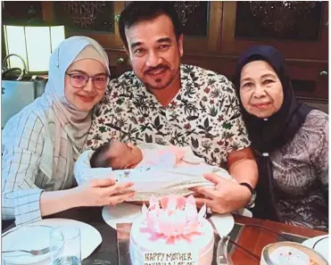  ?? — Daly’s photo by Albert Nico ?? From the heart: Siti Nurhaliza celebratin­g her first Mothers Day with her family. (Right) Daly feels so blessed since having daughter Eva.