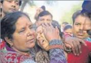  ?? PTI ?? Relatives of 17yearold Ghara Singh grieve in Jammu on Saturday. He was killed in crossborde­r shelling by Pakistan.