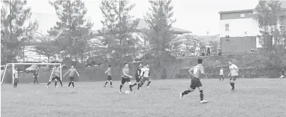  ??  ?? SEKITAR aksi perlawanan akhir antara BP Desa Kencana menentang Pasukan Cawangan Khas dengan keputusan jaringan 3-0.