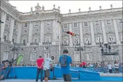  ??  ?? GRAN AMBIENTE. La velocidad y la pértiga, también protagonis­tas.