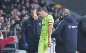  ?? FOTO: PEP MORATA ?? Sergi Roberto se retiró antes del descanso tras lesionarse solo en la medular