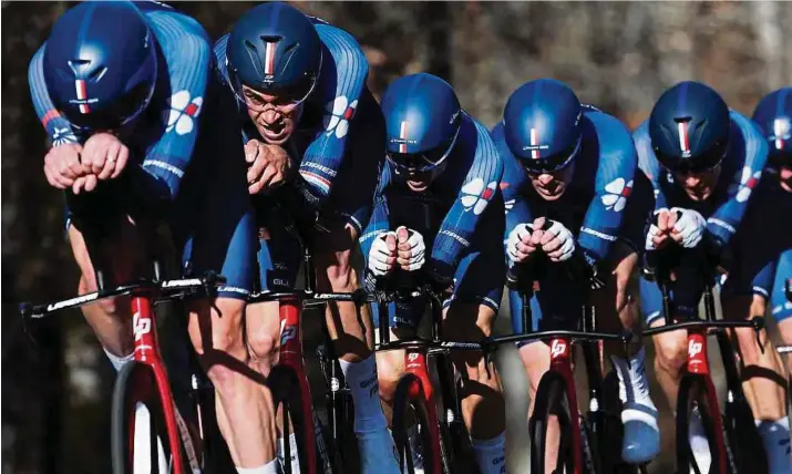  ?? Fotos: AFP ?? Für Kevin Geniets (an zweiter Position) und das Team Groupama-FDJ verläuft Paris-Nice bislang nach Plan.