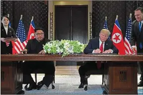  ??  ?? Kim Jong-un et Donald Trump se sont rencontrés mardi à Singapour.