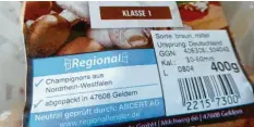  ?? Foto: dpa ?? Auf dem Aufkleber vom Regionalfe­nster erfährt man, woher die Champignon­s kom‰ men.