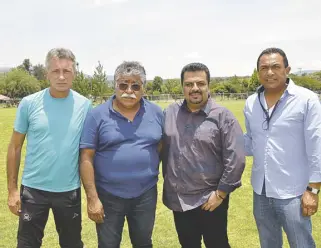  ??  ?? El presidente del Club Soria F.C. Jaibos de Celaya, acompañado del director deportivo Hebert Birriel, dio a conocer que Aldo Érik Mayer García, se incorpora a la mesa directiva, así como