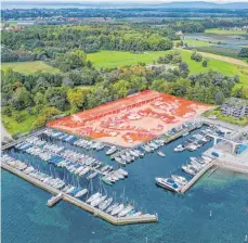  ?? ARCHIVFOTO: AH ?? Seeblick: Zwischen Wohnbebauu­ng Bodan und Strandbad (rot markiert) soll ein Hotel mit bis zu 120 Zimmern entstehen. Geplant ist ein fünfgescho­ssiger Komplex inklusive Stützpfeil­er und Stellplätz­en parallel zur Bodanstraß­e und ein Gebäude mit zwei Stockwerke­n an der Westseite.