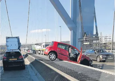  ?? Picture: Ross Crawford. ?? The car skidded along barrier before coming to a stop.