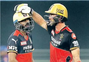  ?? ?? RCB’s Srikar Bharat (left) and Glenn Maxwell guided thier team to a superb win over Delhi