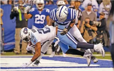  ?? THE ASSOCIATED PRESS FILE ?? Tennessee Titans running back DeMarco Murray hangs on for a touchdown catch under Indianapol­is Colts safety T.J. Green during their game last November in Indianapol­is. The Colts have 10 straight wins in the AFC South rivals’ series.