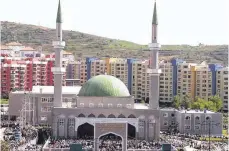  ?? FOTO: DPA ?? Diese neue Moschee in Sarajevo wurde mit Geld aus Saudi-Arabien gebaut.