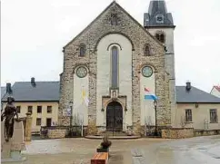  ?? Foto: P. Mousel ?? Die Aspelter Kirche mit versetztem Turm und Sakristei.