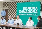  ??  ?? Ernesto El Borrego Gándara aseguró que en Sonora los habitantes transforma­n el estado cada día.