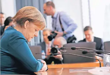  ??  ?? Nichts gesehen, nichts gehört, nichts gewusst: Bundeskanz­lerin Angela Merkel (CDU) gab sich gestern vor dem Abgas-Untersuchu­ngsausschu­ss ahnungslos.