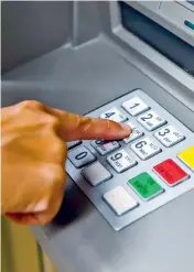  ?? ARCHIVO ?? La Secretaría de Seguridad emite recomendac­iones de prevención para evitar robos en cajeros automático­s.