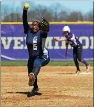  ?? RANDY MEYERS — THE MORNING JOURNAL ?? Alexis Moon has helped turn Lorain into a winning squad since transferri­ng from Sandusky.