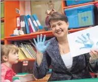  ??  ?? HANDS: Scottish Tory leader Ruth Davidson in Crieff with Pyper Smith.